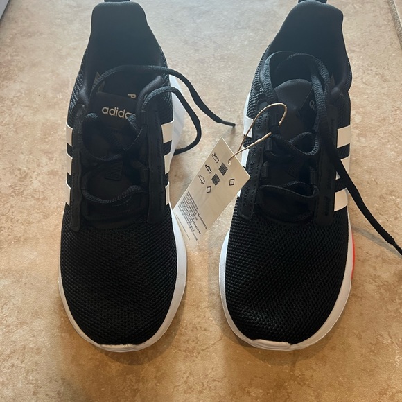 Black adidas shoe never worn - Picture 2 of 3